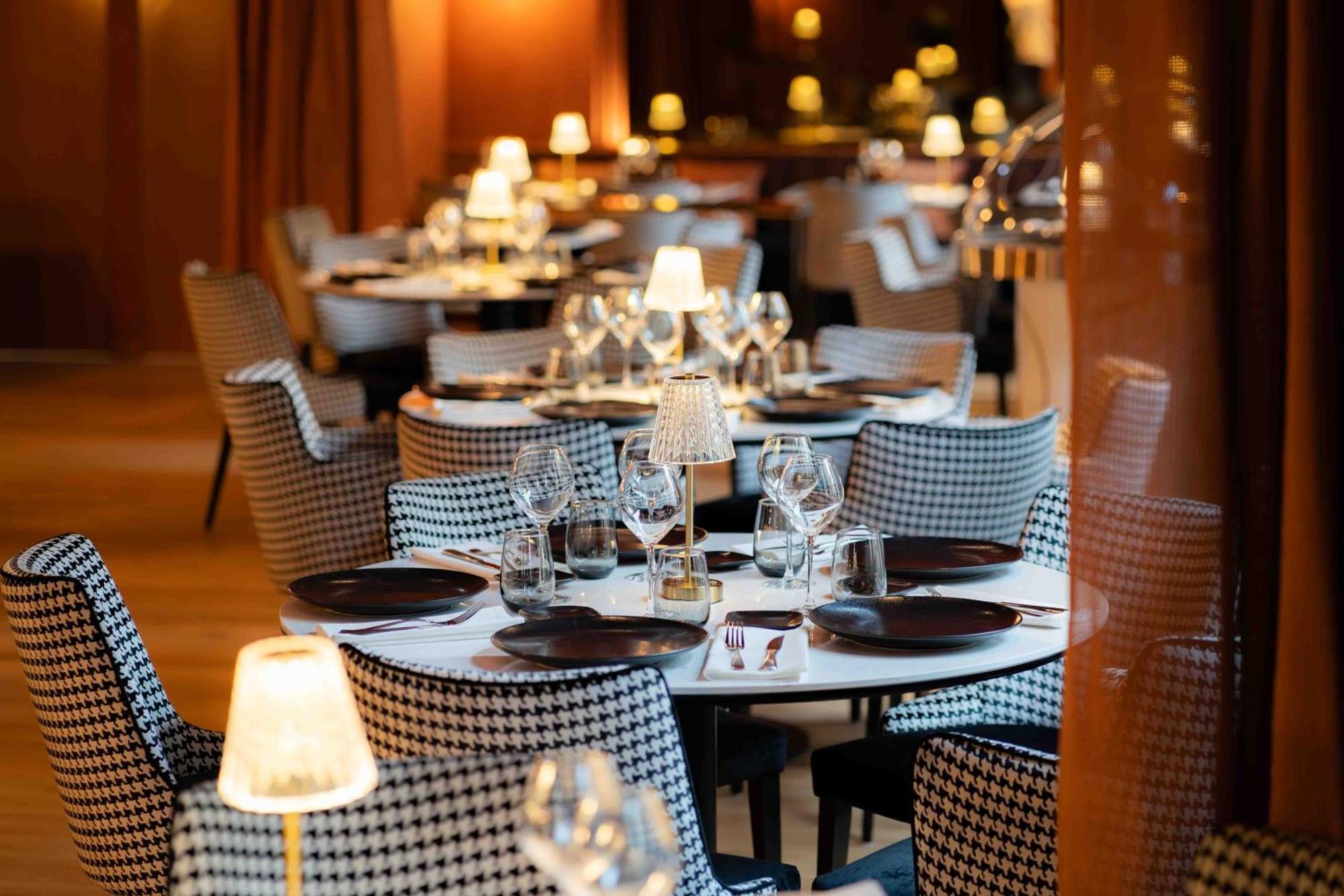 Hotel Et Restaurant Le Regina Le Puy-en-Velay Dış mekan fotoğraf